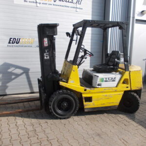TCM FD25 diesel heftruck isuzu diesel