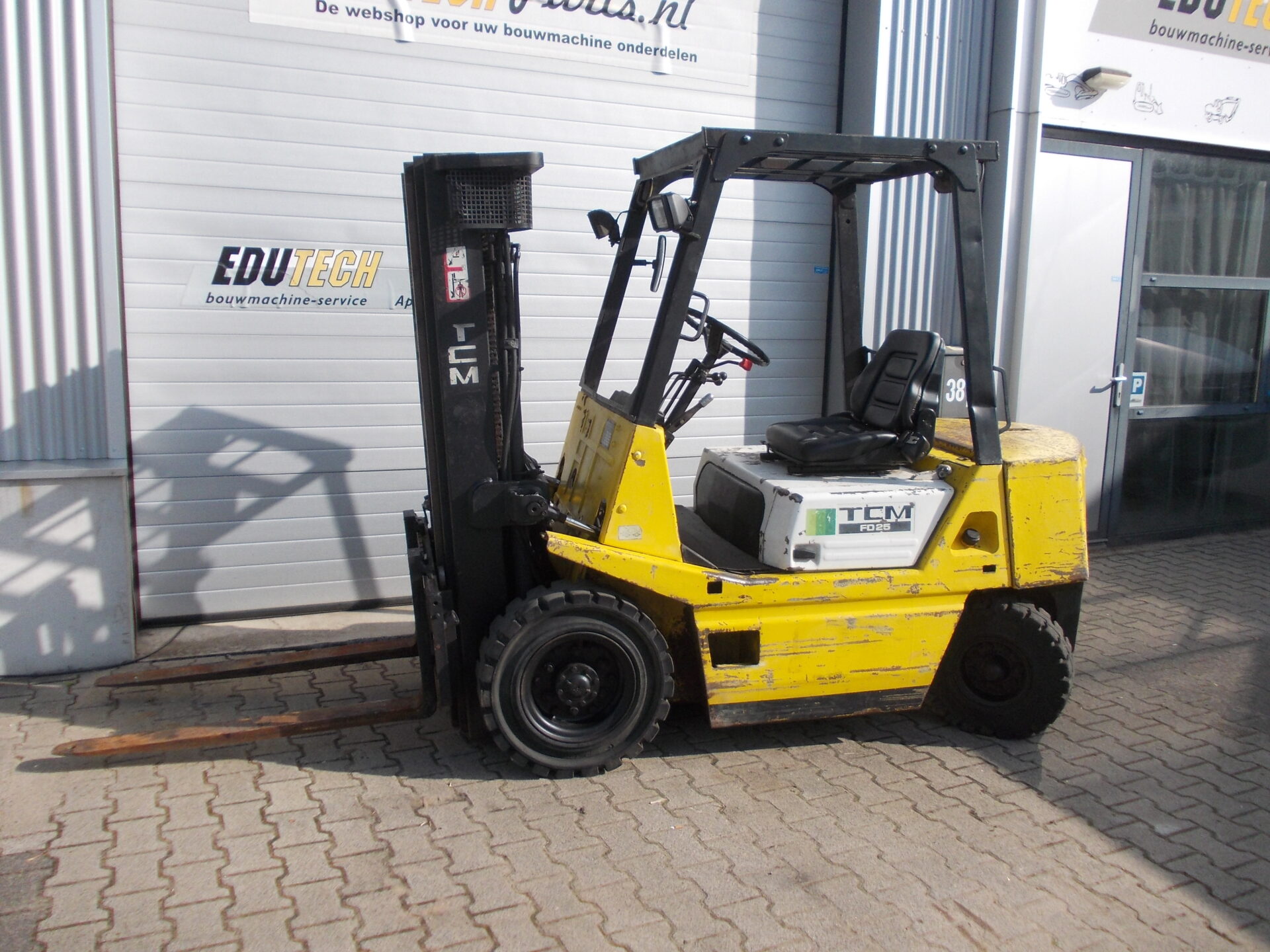 TCM FD25 heftruck